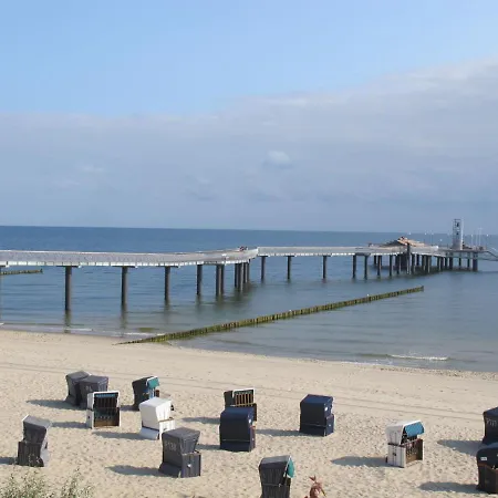 Schwarz By Interhome